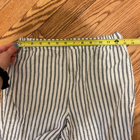 Forever 21 Size Small Vertical Stripe Loose Cropped Pant - Picture 5 of 6